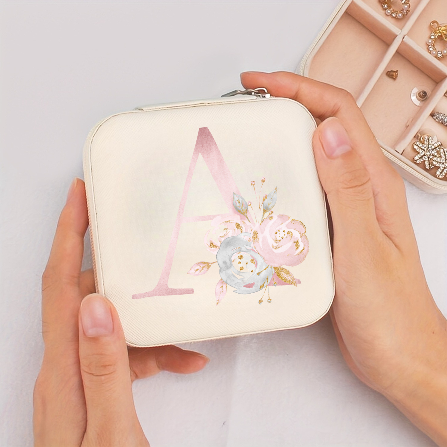 A-Z Alphabet Print Beige Trave - Event Z avaliação e preço