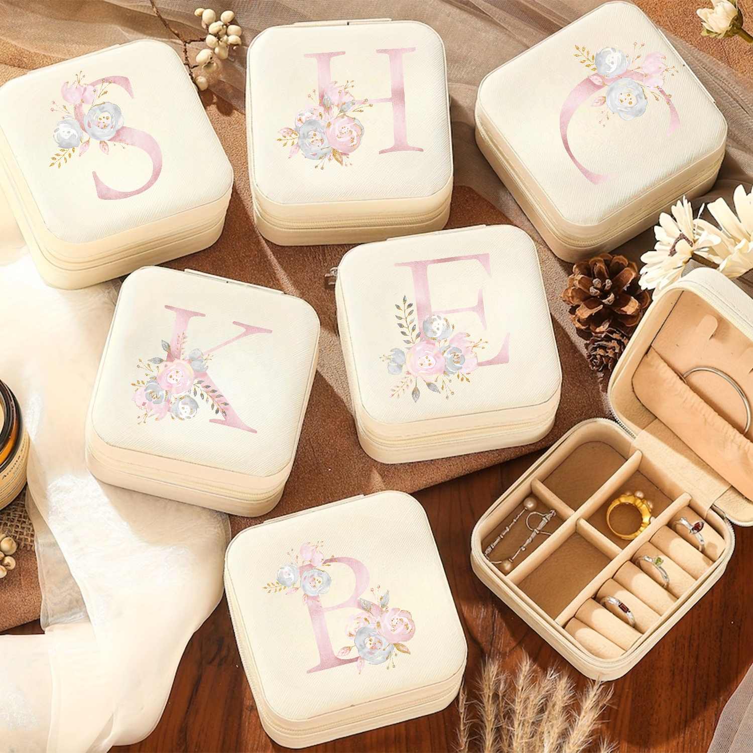 A-Z Alphabet Print Beige Trave - Event Z avaliação e preço